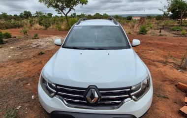 Procurando um carro? Renault Duster 2021 conservada e com IPVA pago está à venda