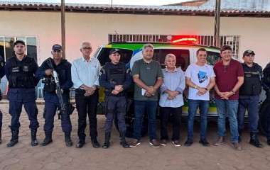 Vereadores entregam nova viatura à Guarda Municipal de Grajaú