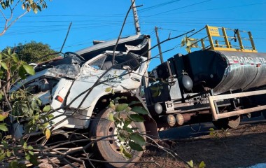 Caminhão perde os freios e provoca acidente envolvendo ônibus e caçamba em Grajaú