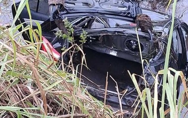 Quatro mulheres morrem após carro sair da pista e cair em lago na BR-226, em Grajaú