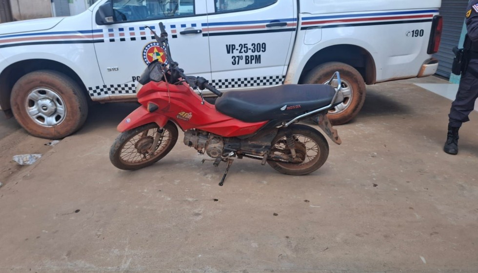 Motocicleta com registro de roubo é recuperada após oito anos em Arame